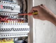 How to Change a Fuse in a Fuse Box in 6 Steps